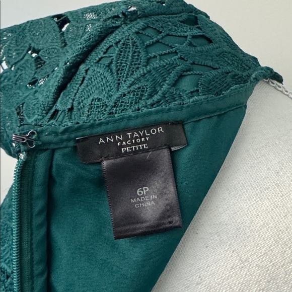 Ann Taylor Factory Holiday Green Lace Short Sleeve Dress Size 6P - Picture 4 of 7